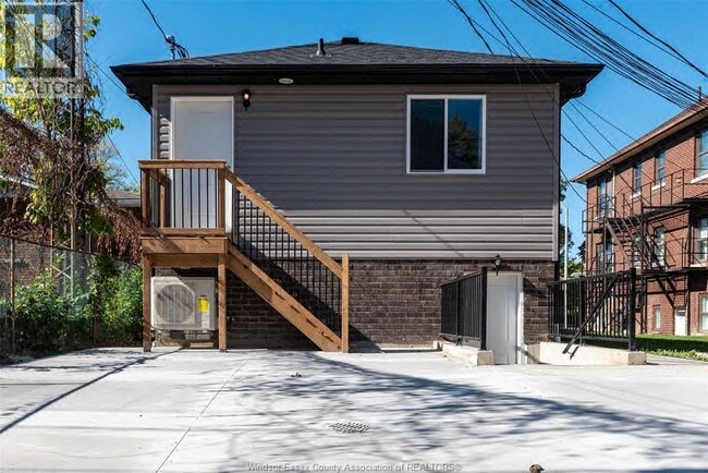 Building Photo - 912 Hall Ave