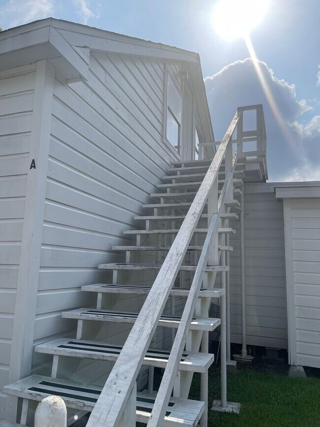 Building Photo - Apartment for rent! ALL BILLS INCLUDED!!!!!