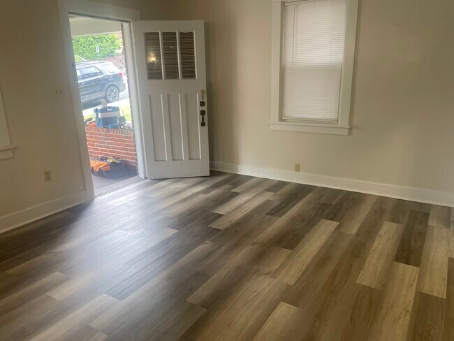 Foto del edificio - 111 E Garden Rd