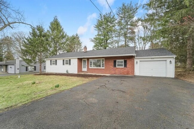 Building Photo - 13 Brookside Ave W