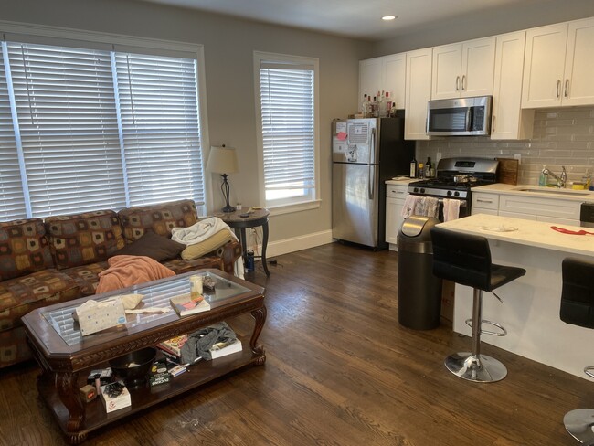 Building Photo - 726 Parker St