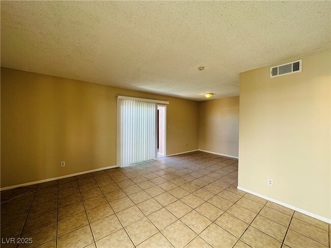 Building Photo - 3503 Villa Knolls S Dr