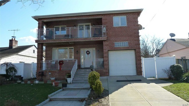 Building Photo - 4 bedroom in Bayside NY 11361