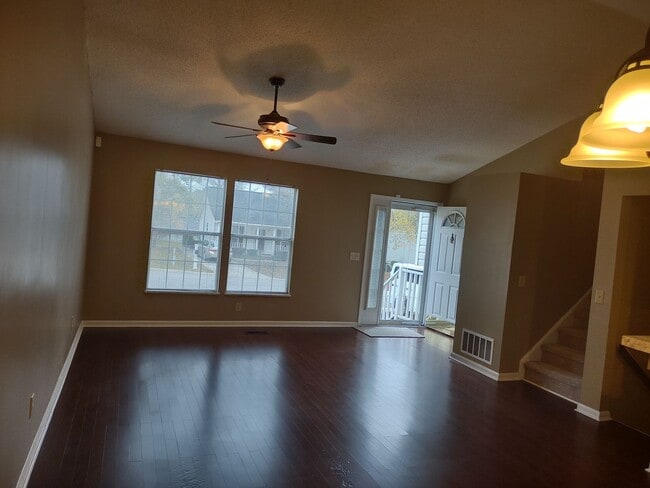 Building Photo - 202 Hookston Way