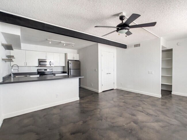 Foto del edificio - 8801 N 1st St