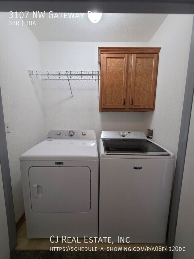 Foto del edificio - 3107 NW Gateway Dr