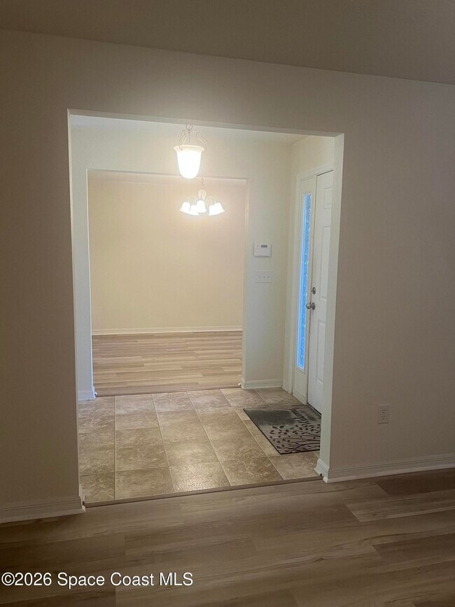 Building Photo - 241 Paquita Cir