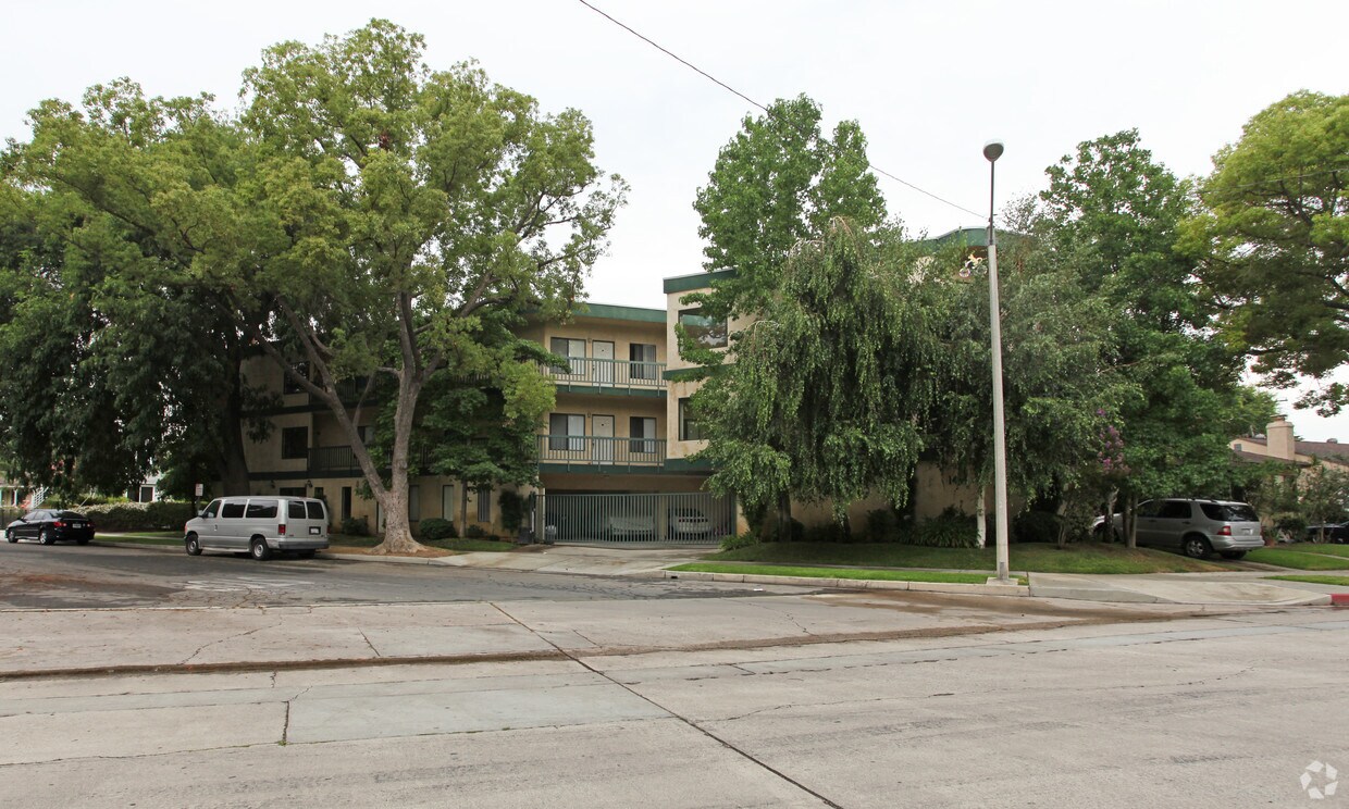Primary Photo - 1441 N Edison Blvd
