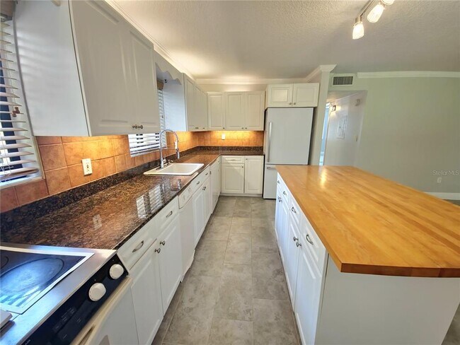 Building Photo - 11804 Raintree Lake Ln