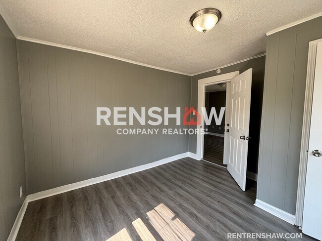 Building Photo - Text the Leasing Team at 901-820-4367 to S...