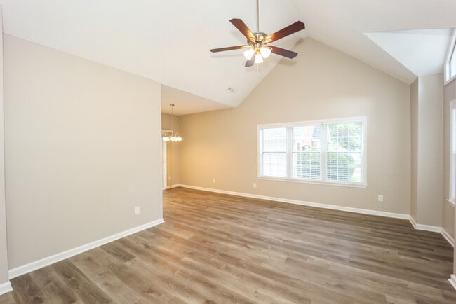 Building Photo - 719 S Fairfield Dr