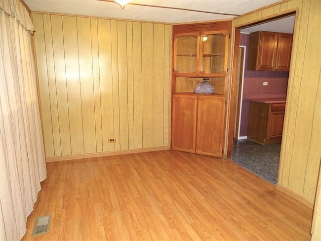 Building Photo - 3621 Rothsville Rd