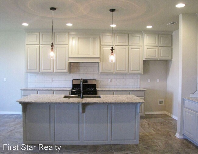 Building Photo - 4 br, 2.5 bath House - 389 N Reeds Bridge Dr