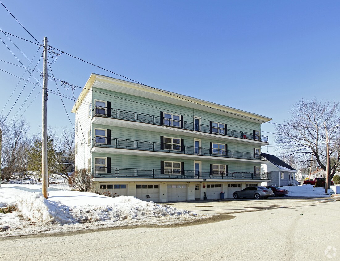 5 Patton St, Auburn, ME 04210 Apartments in Auburn, ME