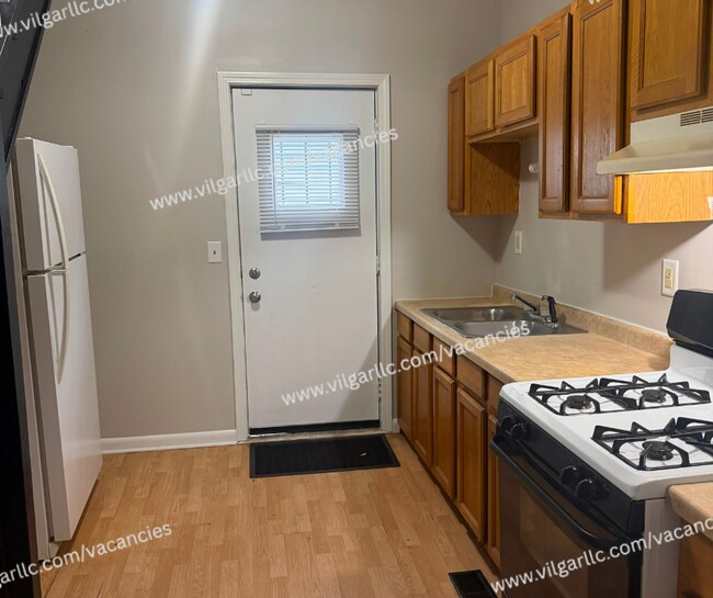 Foto del edificio - 4611 Pine Ave