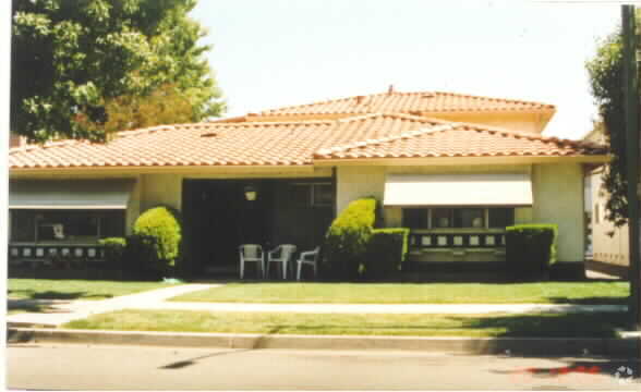Building Photo - 612 Pinewood Dr