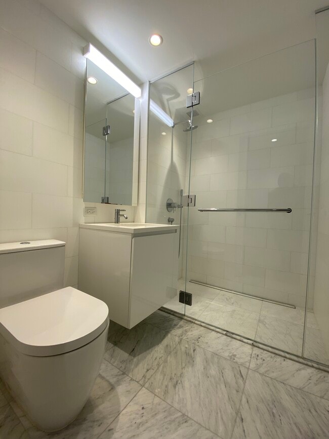 BATHROOM - 237 E 39th St