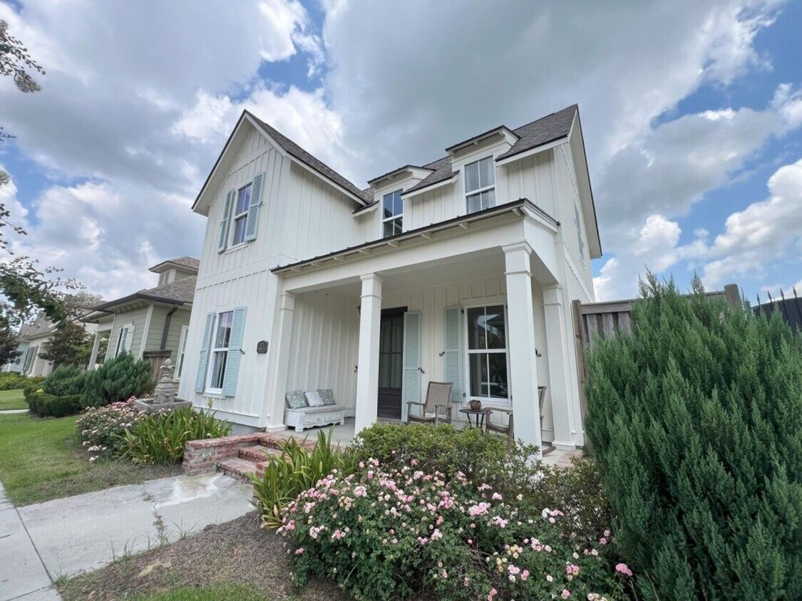 Foto principal - Beautiful 4-Bedroom Home in The Magnificen...