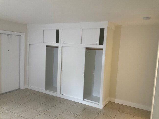 Building Photo - 425 Avenida Hermosa