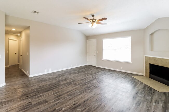 Building Photo - 4000 Tuscany Ct