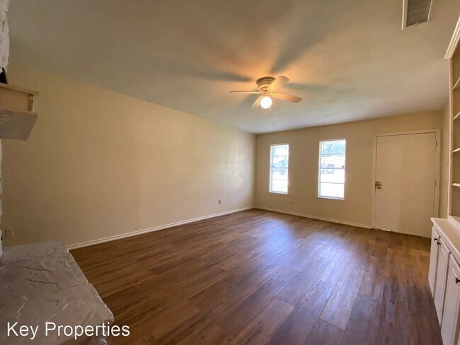 Building Photo - 3 br, 1 bath House - 4733 McCart Avenue
