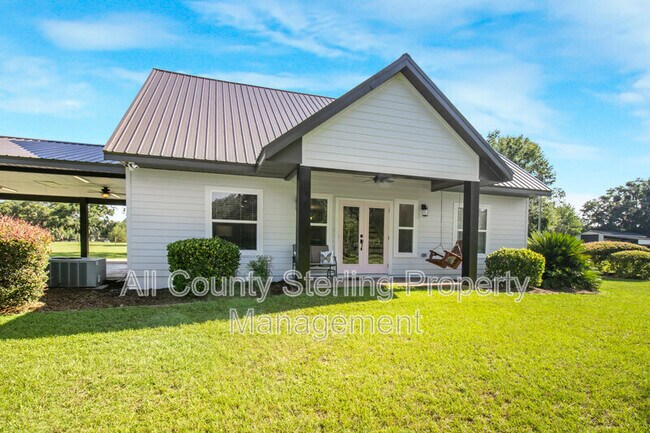 Building Photo - 347 SW Skyle Way