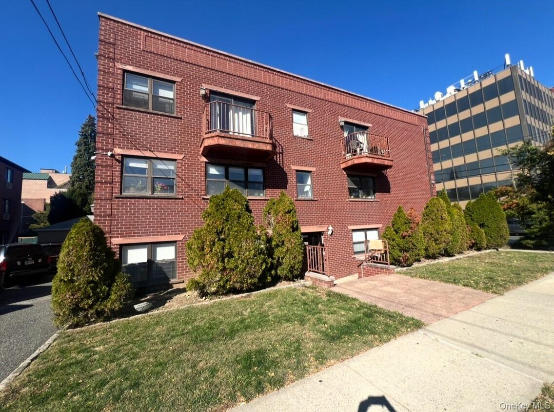 Foto del edificio - 212-15 43rd Ave