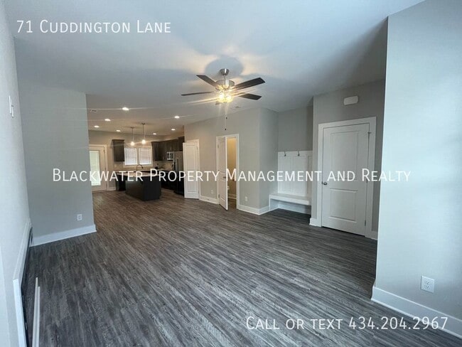 Building Photo - MOVE IN SPECIAL: 1/2 off First Full Month'...