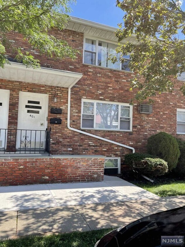 Primary Photo - 401 8th St