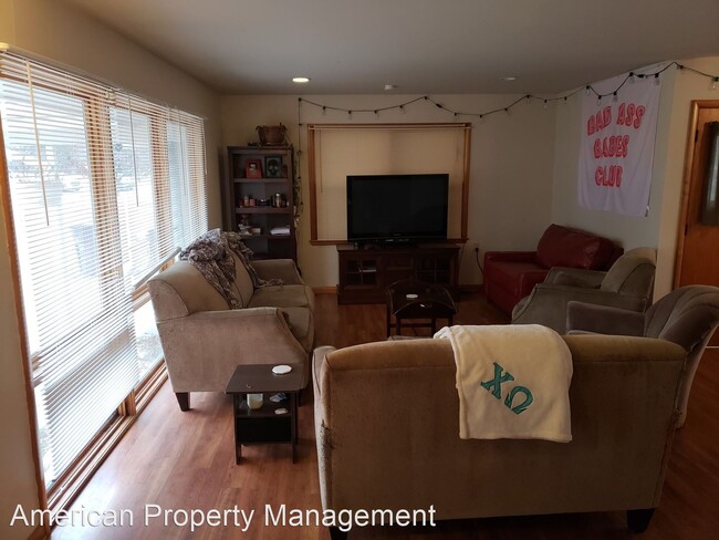 Building Photo - 4 br, 3 bath House - 711 Midland Ave.