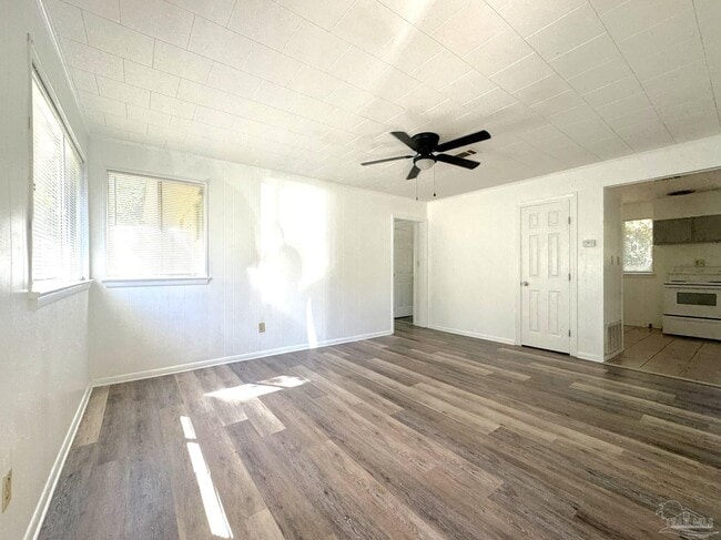 Foto del edificio - 4509 Versailles Dr