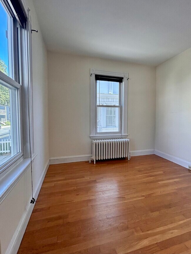 Building Photo - 75 Elmira St