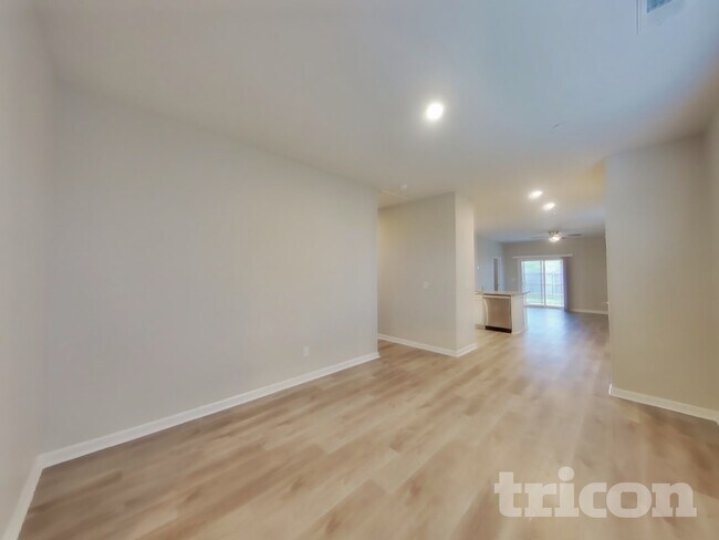 Foto del edificio - 9150 War Eagles Way