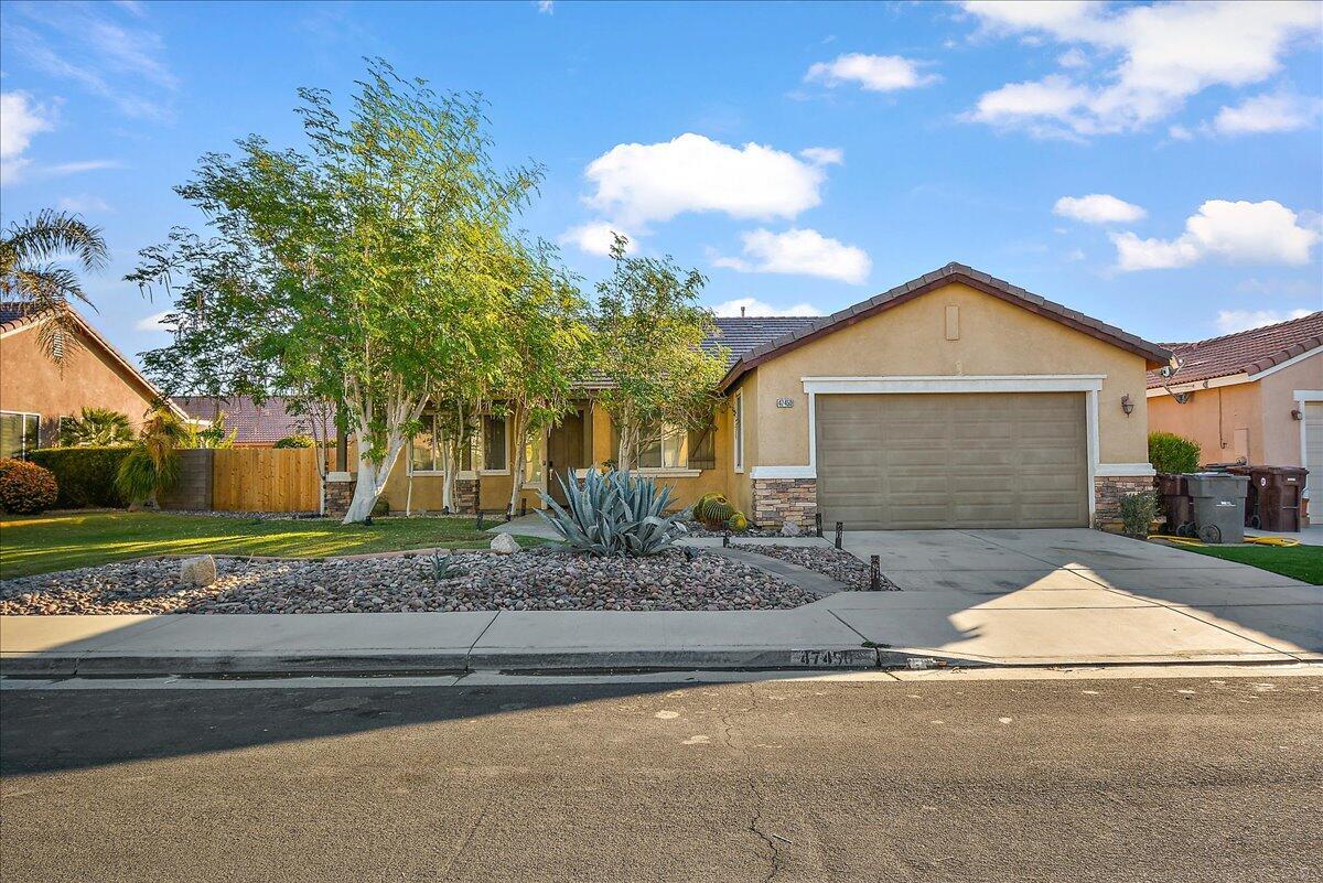 Primary Photo - 47450 Manteca Ct