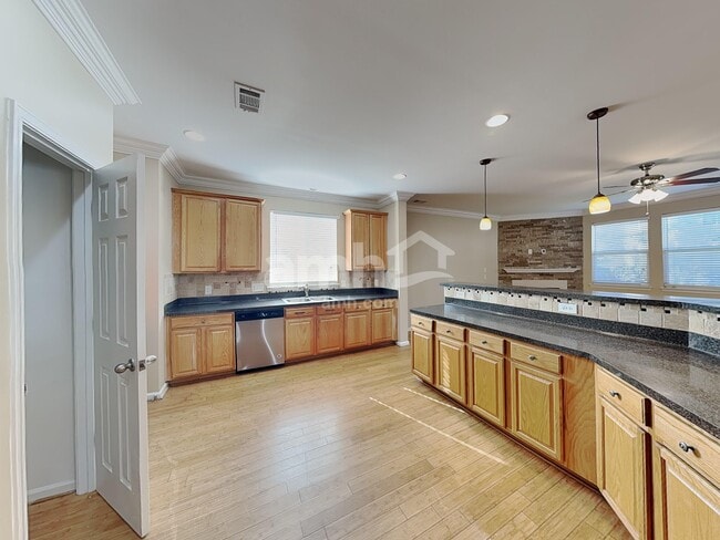 Building Photo - 348 Yellow Iris Rd