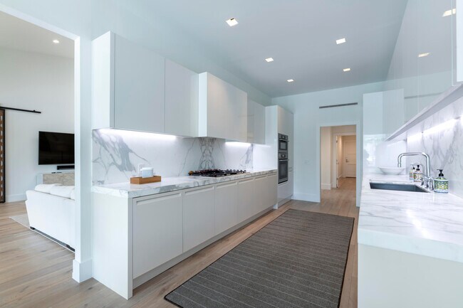 Foto del edificio - 215 Island Dr