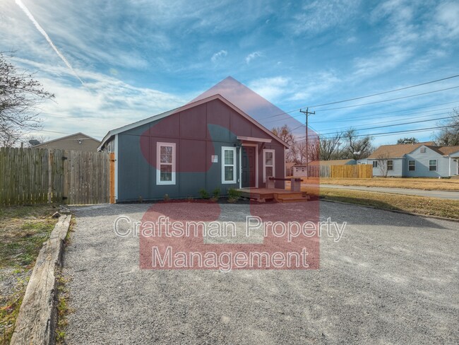 Building Photo - 208 E Mosier St