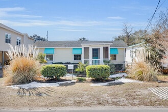 Building Photo - 2107 Bay St