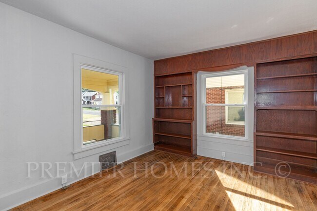 Foto del edificio - 3 Bed Home with Large Yard & Detached Garage – $1,495/mo