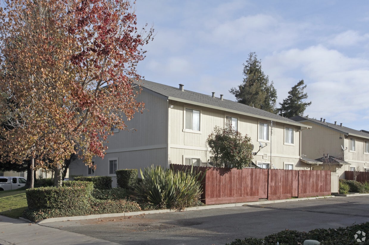 991 Del Rio Dr, Hollister, CA 95023 Apartments in Hollister, CA