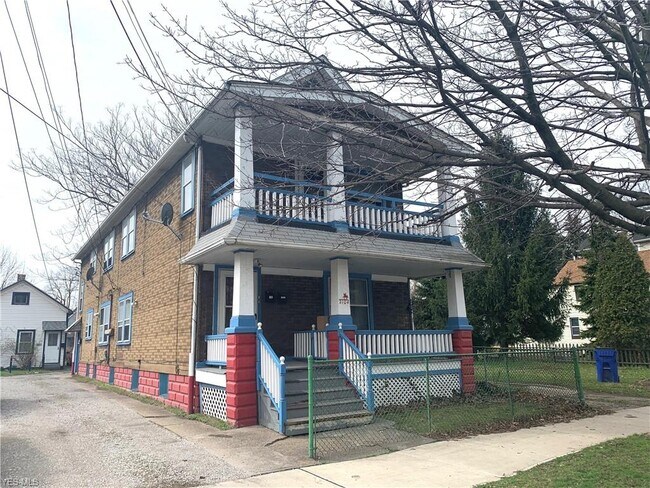 Building Photo - 2104 W 10th St