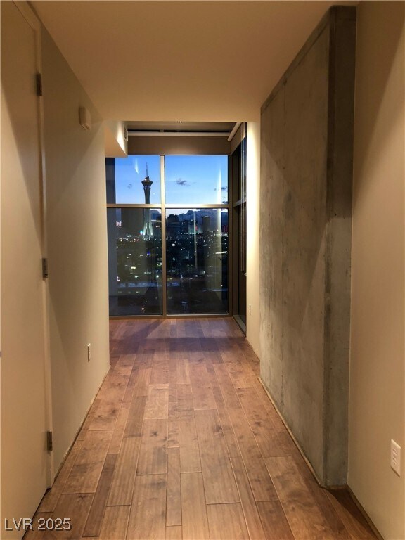 Foto del edificio - 353 E Bonneville Ave