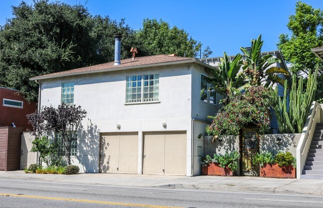 Building Photo - 1419 Cloverfield Boulevard
