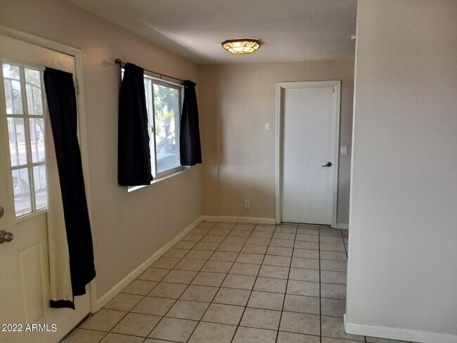 Building Photo - 6837 N 81st Ln