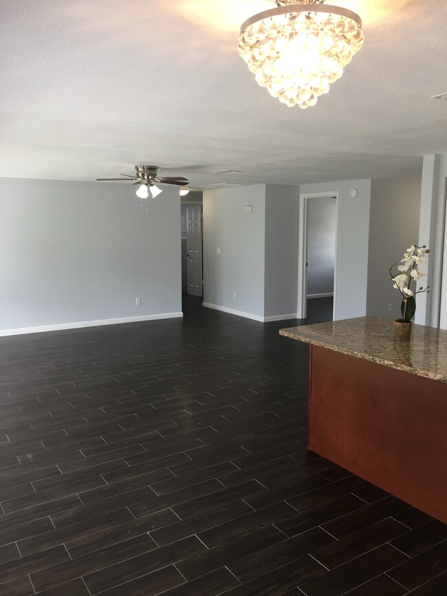 Building Photo - 7104 Hazelwood Ct