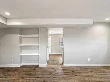 Building Photo - For Rent