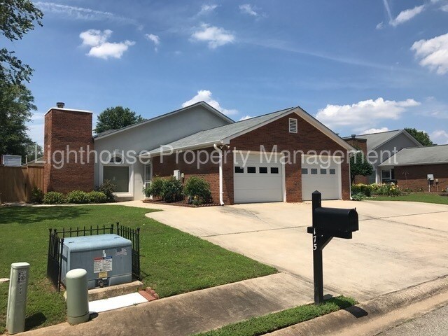 Primary Photo - 175 Wilbanks Dr
