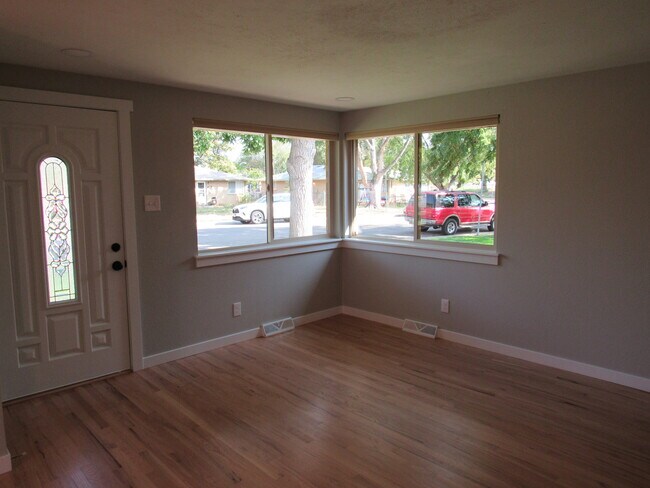 Building Photo - 1111 Judson St