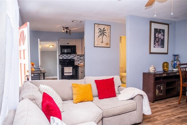 Building Photo - 313 Center Ave