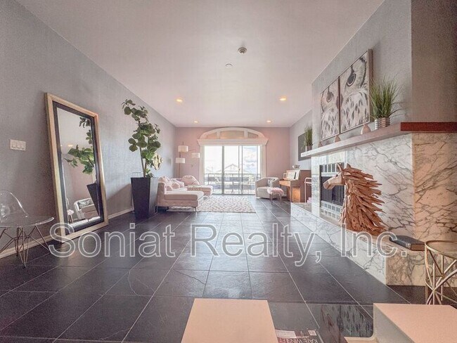 Foto del edificio - 7300 Lakeshore Dr